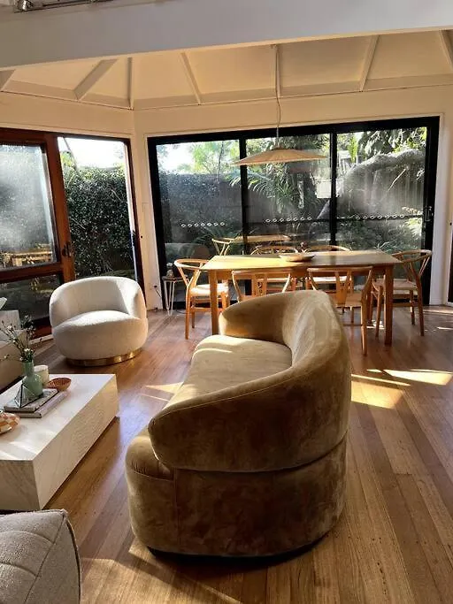 The Tree House Byron Bay Villa 0*,  Australië